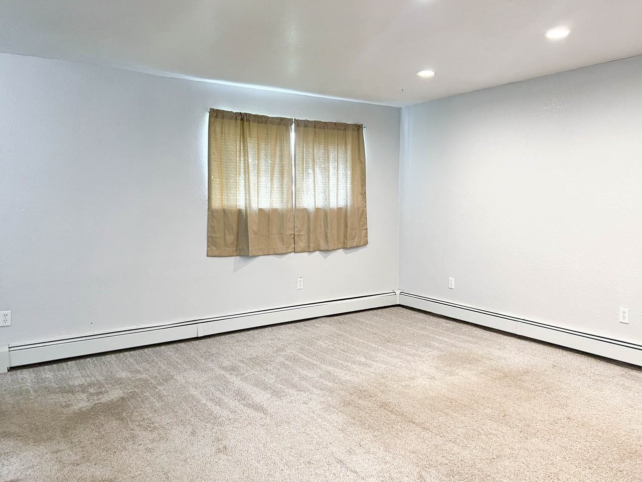 132 N Lane St #B - Photo 3 of 15