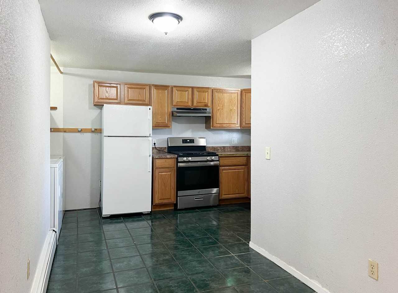 132 N Lane St #B - Photo 4 of 15