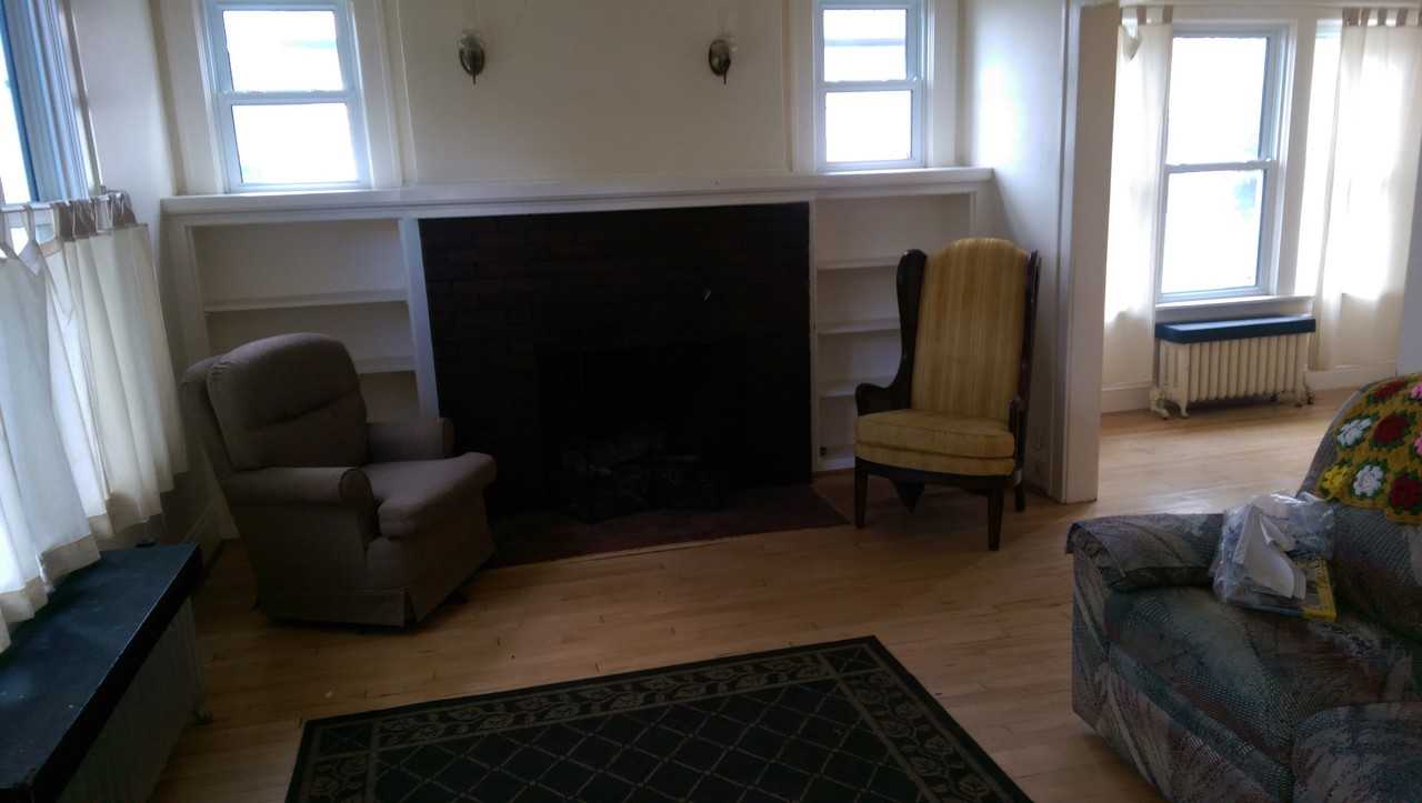 146 W Howard St - Photo 2 of 4