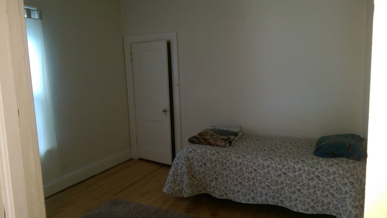 146 W Howard St - Photo 3 of 4