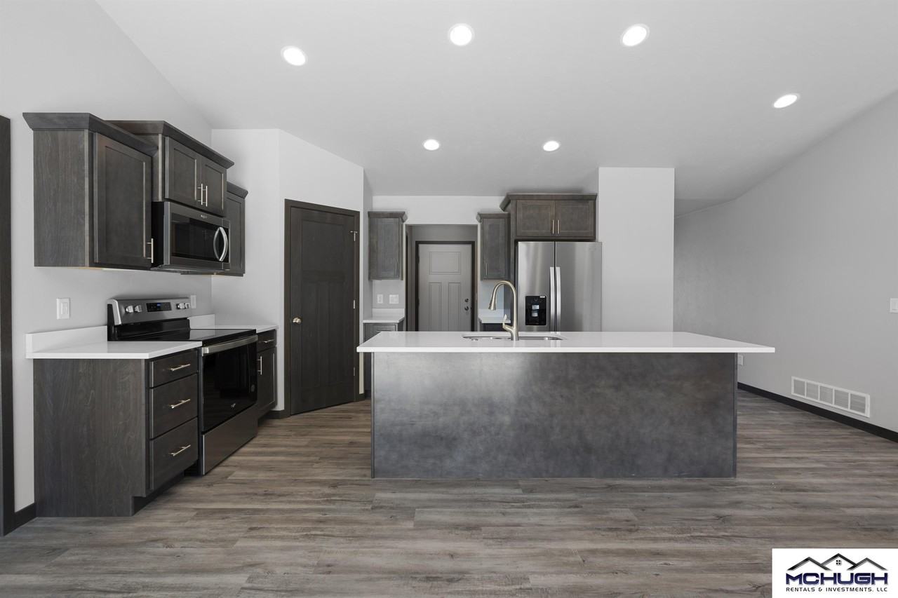 1739 Honor St #1 - Photo 3 of 17