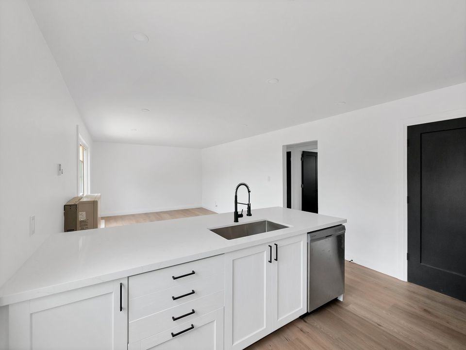 51 Dundas St E #5 - Photo 2 of 8