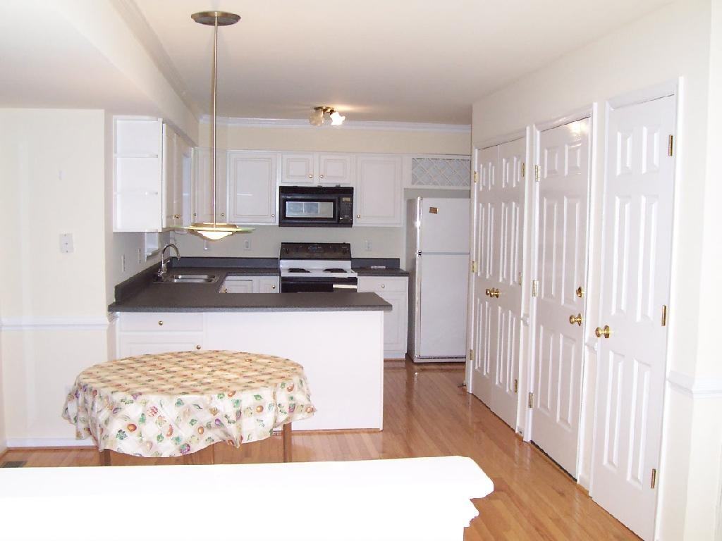 1587 Brooks Edge Ct - Photo 3 of 7