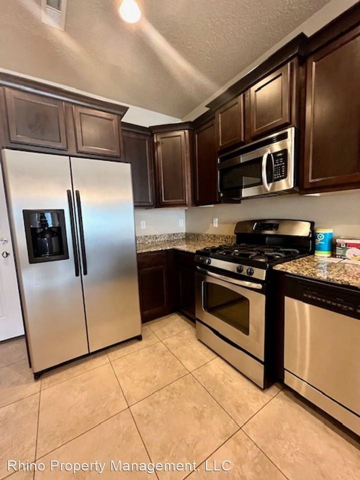 3728 W Periwinkle Dr - Photo 2 of 14