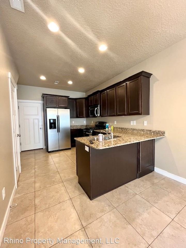 3728 W Periwinkle Dr - Photo 3 of 14