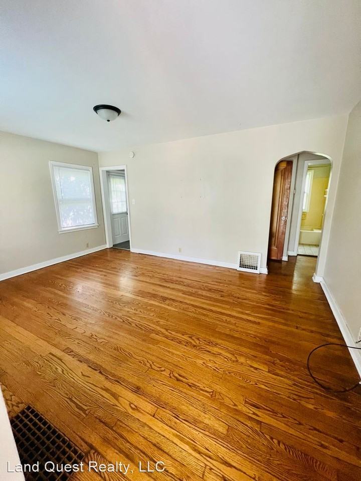 4212 Harding Rd - Photo 2 of 12