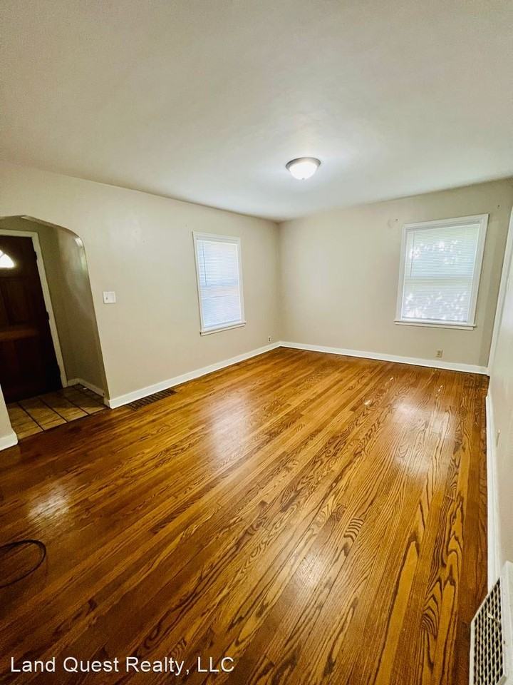 4212 Harding Rd - Photo 3 of 12