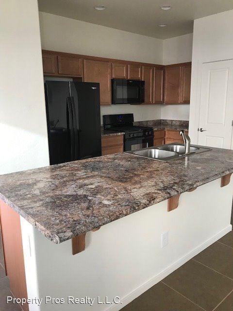 1735 Manzanita Dr - Photo 3 of 11