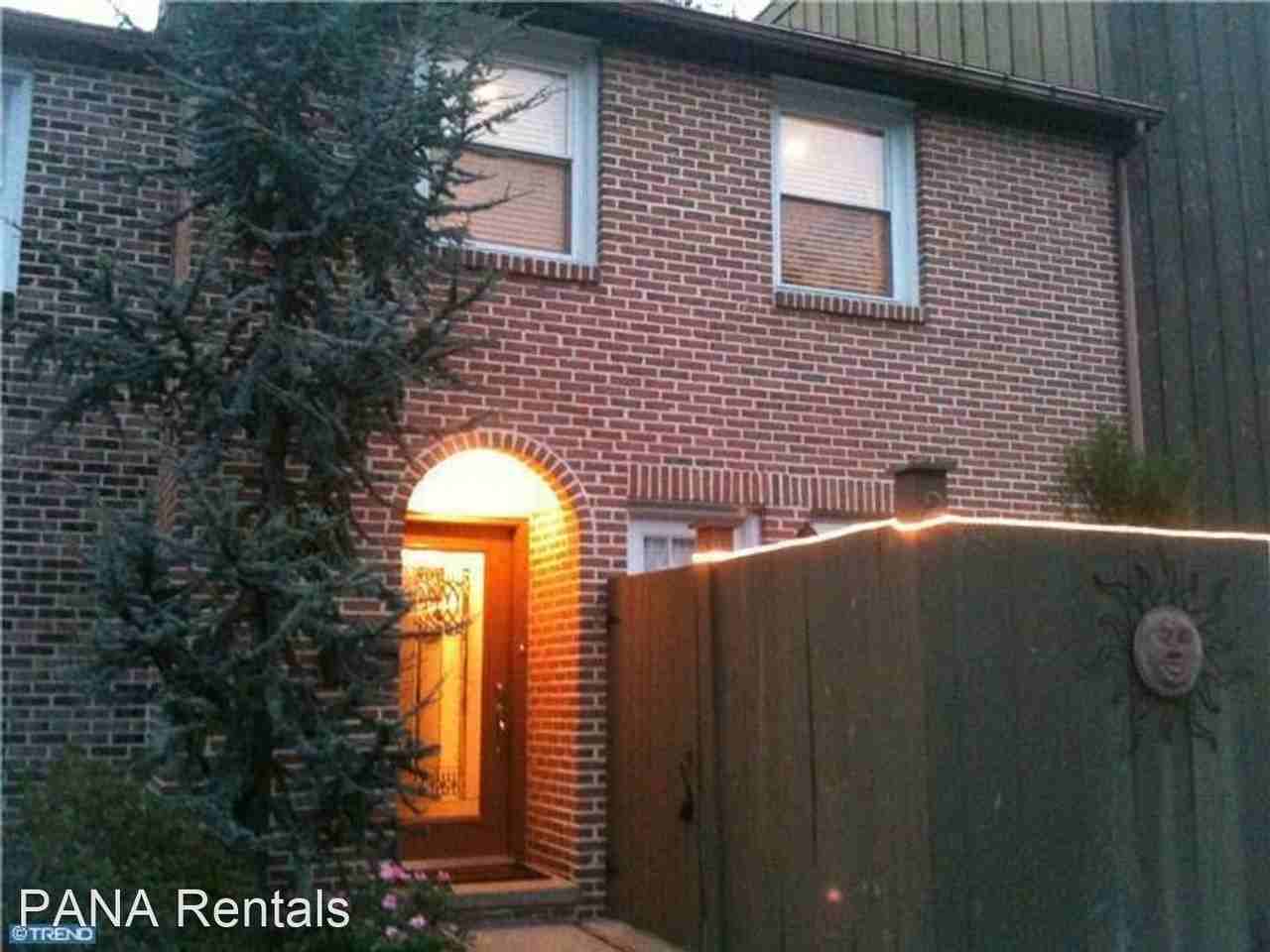 2 Club Ln - Photo 2 of 10