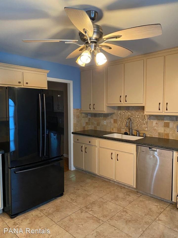 2 Club Ln - Photo 3 of 10