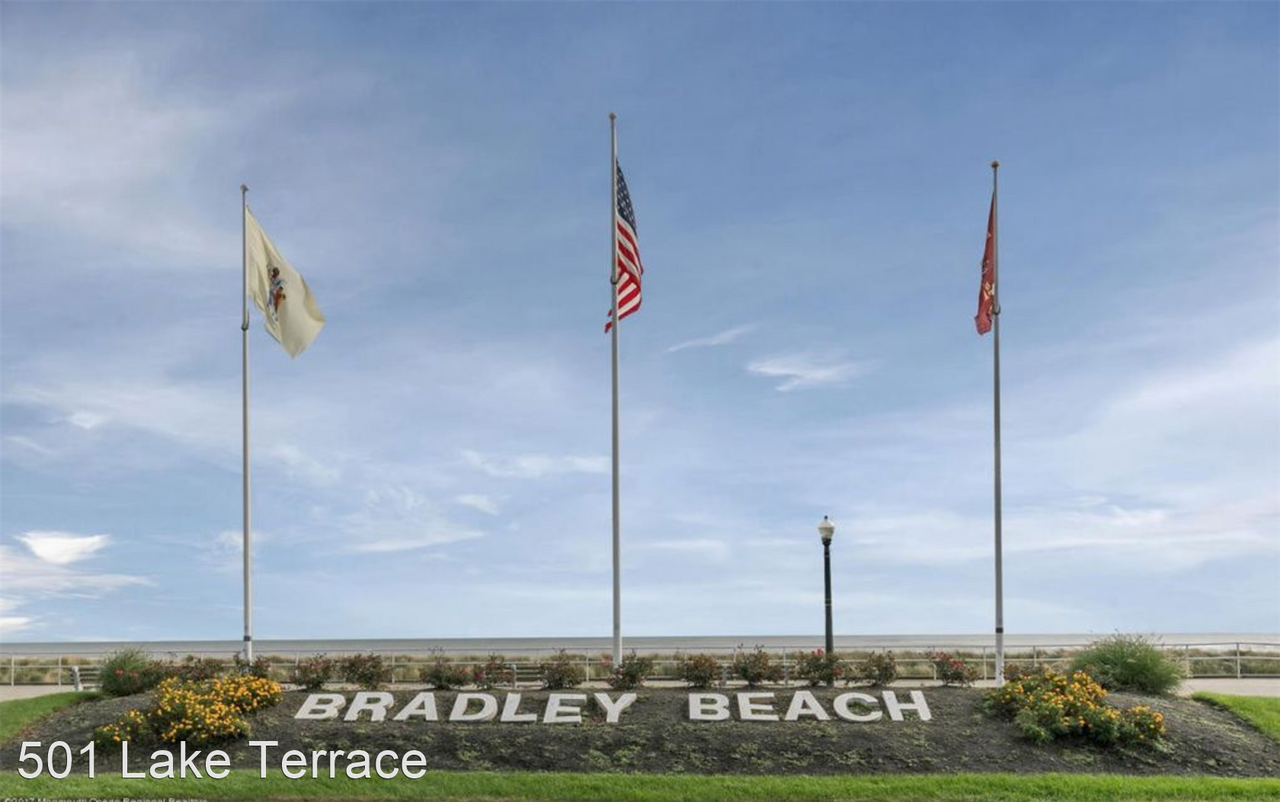 501 Lake Terrace - Photo 3 of 3