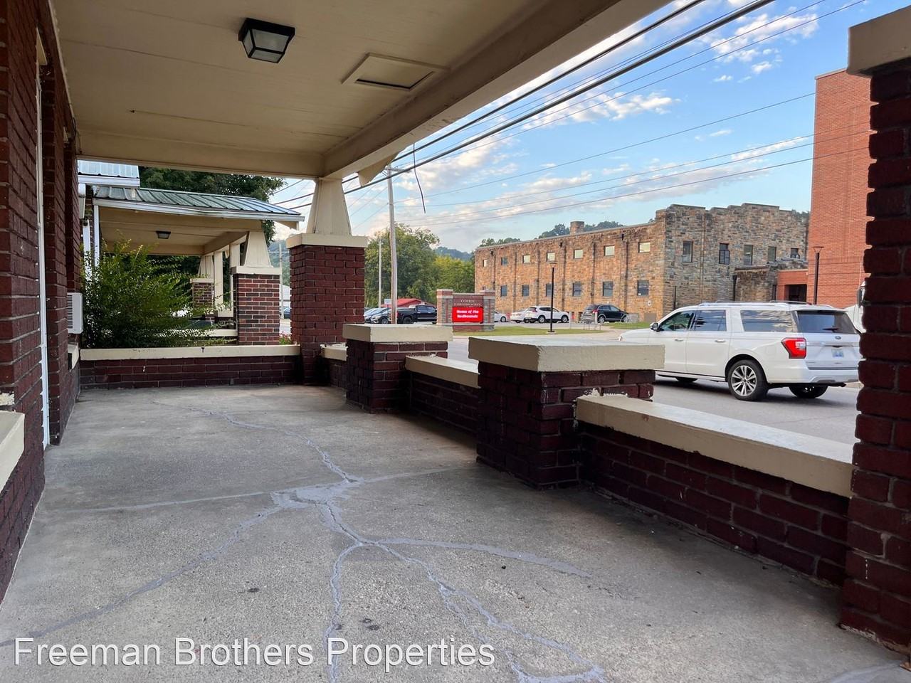 705 S Kentucky Ave - Photo 2 of 11