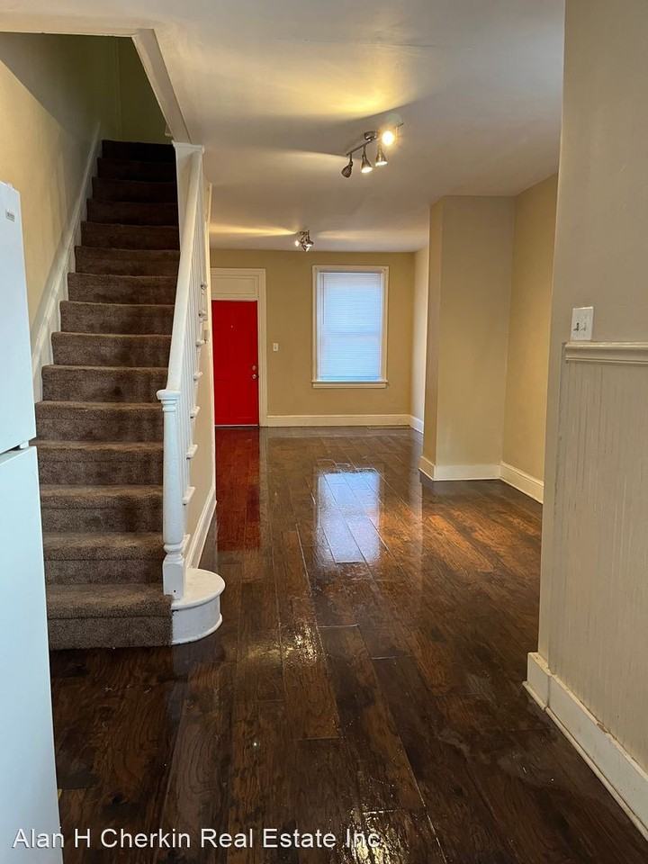 341 E Marion St - Photo 2 of 9