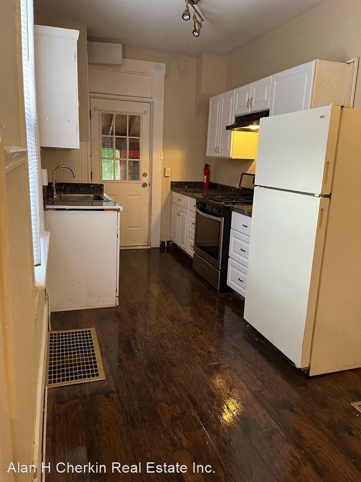 341 E Marion St - Photo 3 of 9