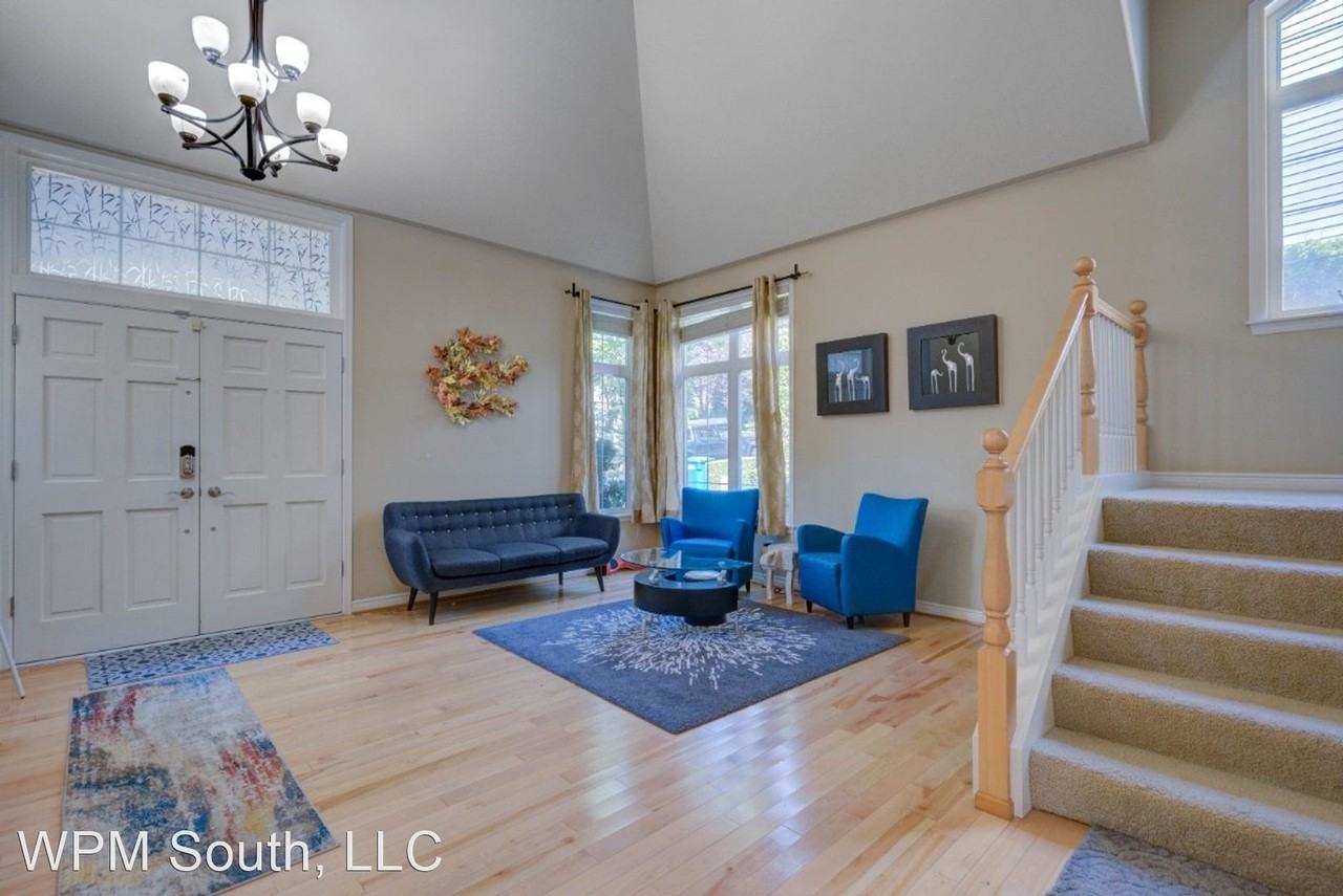 3037 Ne Larkspur Ln - Photo 3 of 18