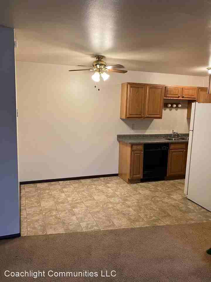 Fleetfoot Apartment Homes Apartments 1303 Fleetfoot Dr, Waukesha, WI