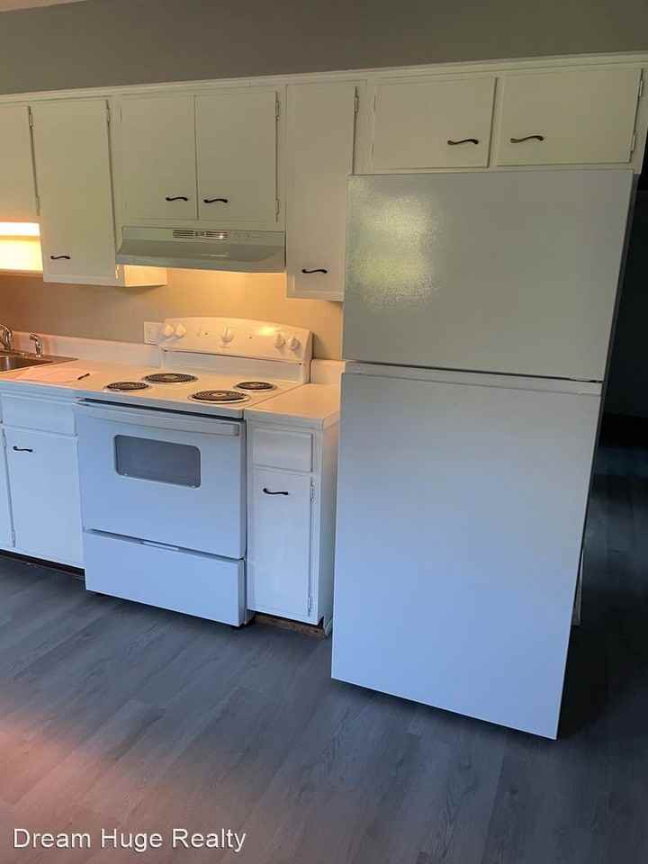 812 1/2 Rockwell Dr - Photo 3 of 7