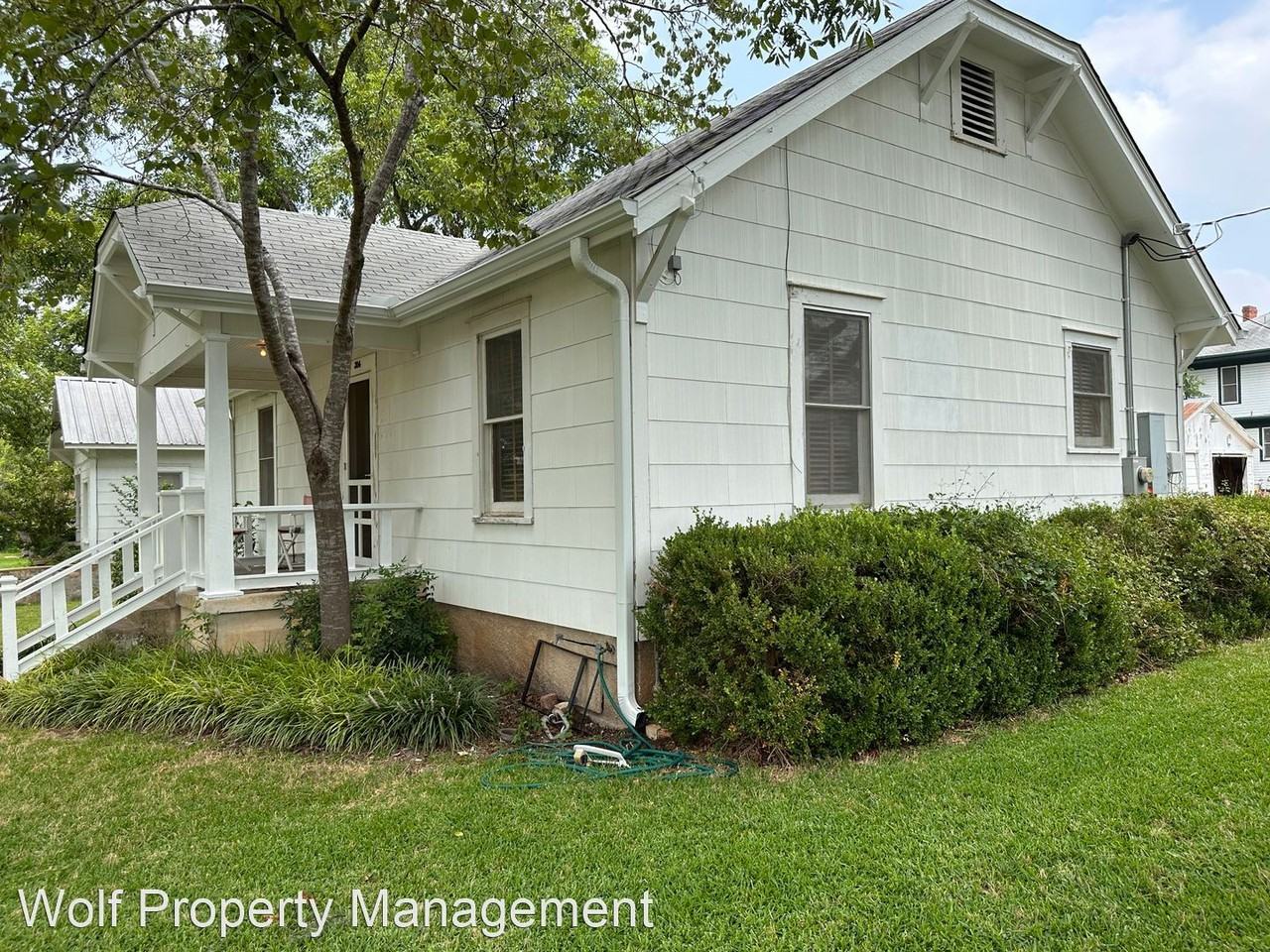 304 E 8th St - Photo 2 of 30