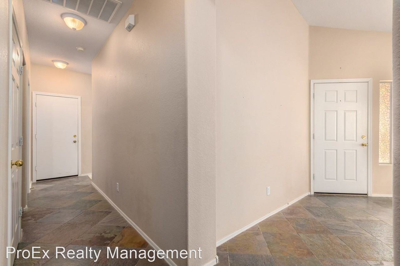 3521 W Sousa Ct - Photo 2 of 32