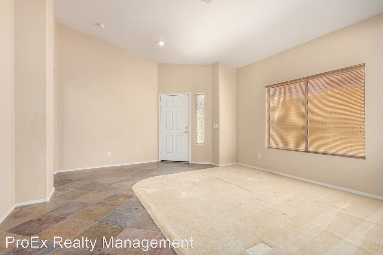 3521 W Sousa Ct - Photo 3 of 32