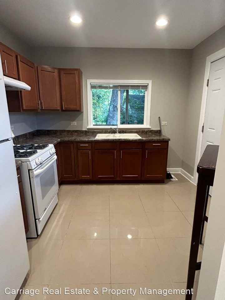 363 Ryerson Ave - Photo 2 of 9