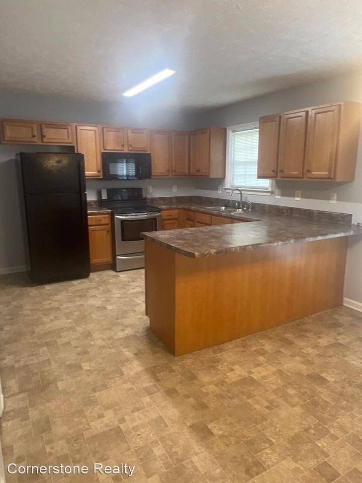 1004 Pusher Pl - Photo 3 of 19