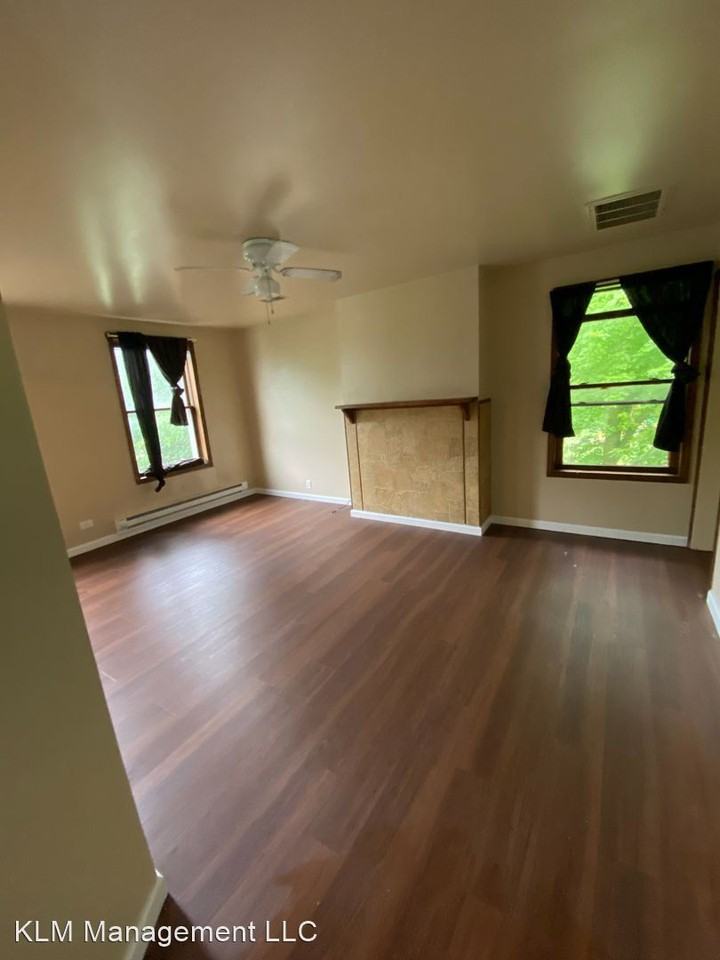 1227 N Superior St - Photo 2 of 3