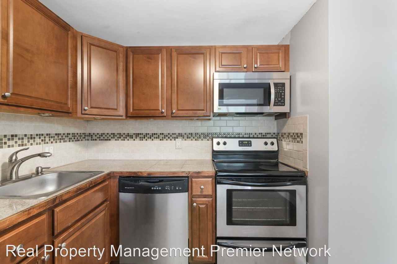 112 English Village Rd #202 - Photo 3 of 36