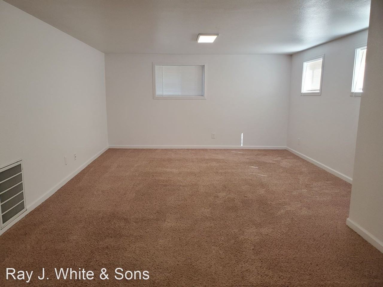 2431 14th Ave #B - Photo 3 of 6