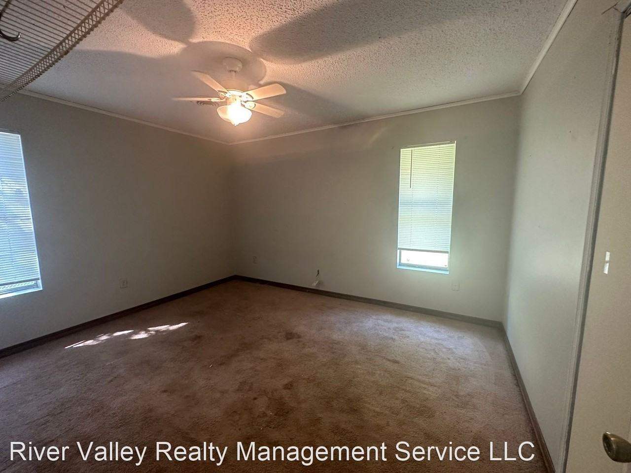 2020 Center St - Photo 3 of 6