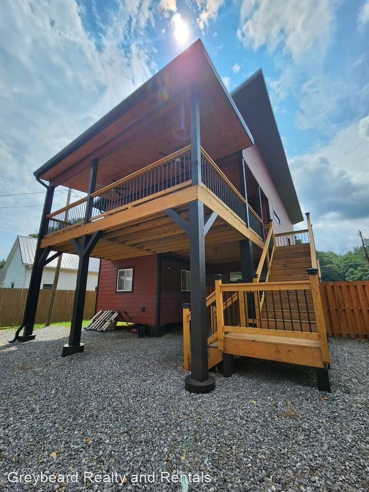 19 Salisbury Ave - Photo 3 of 22