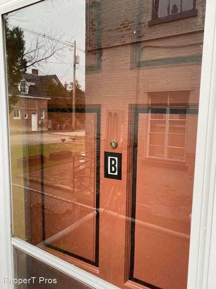 307 Southeast 2nd Street - Photo 2 of 11