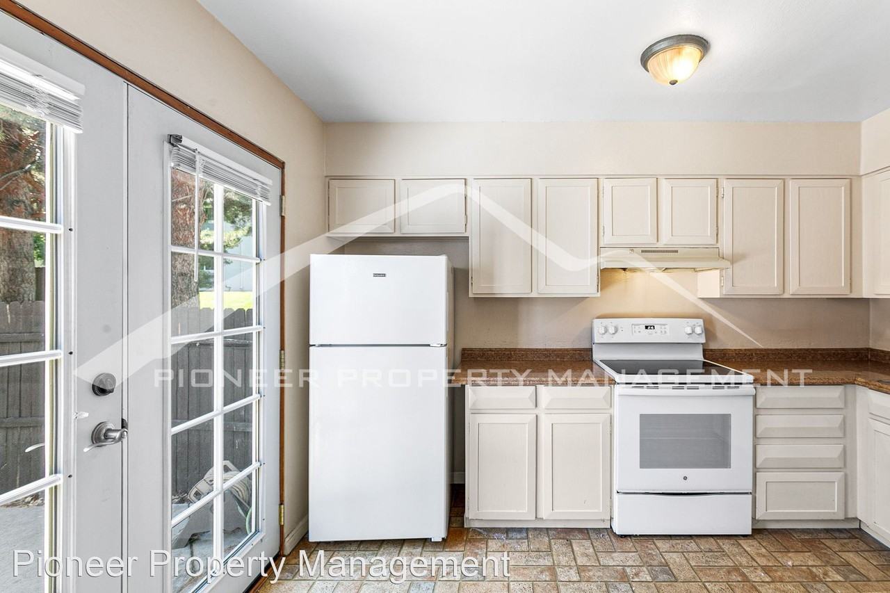 41 Evergreen St - Photo 3 of 35