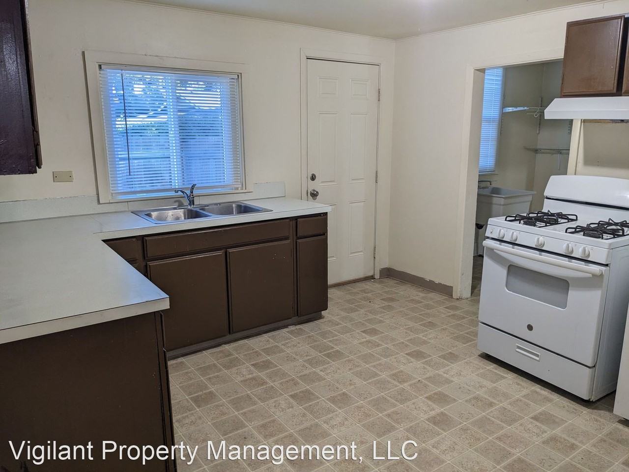 3304 E 18th St - Photo 2 of 10