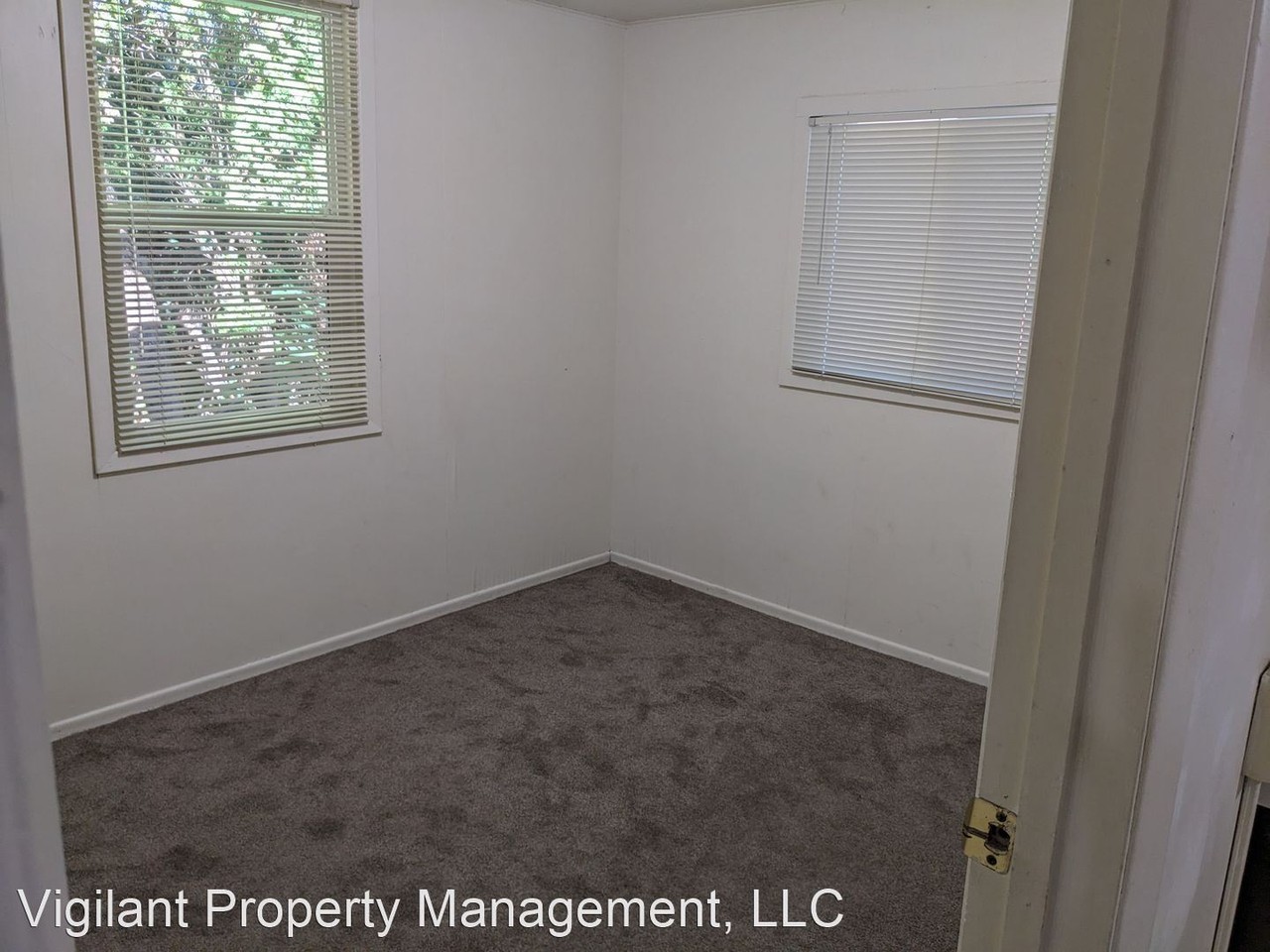 3304 E 18th St - Photo 3 of 10