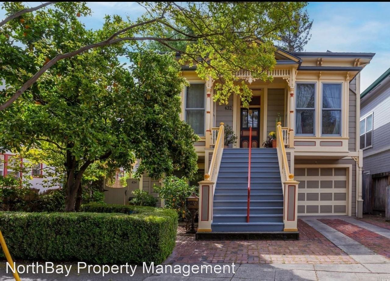 432 8th St - Photo 2 of 27