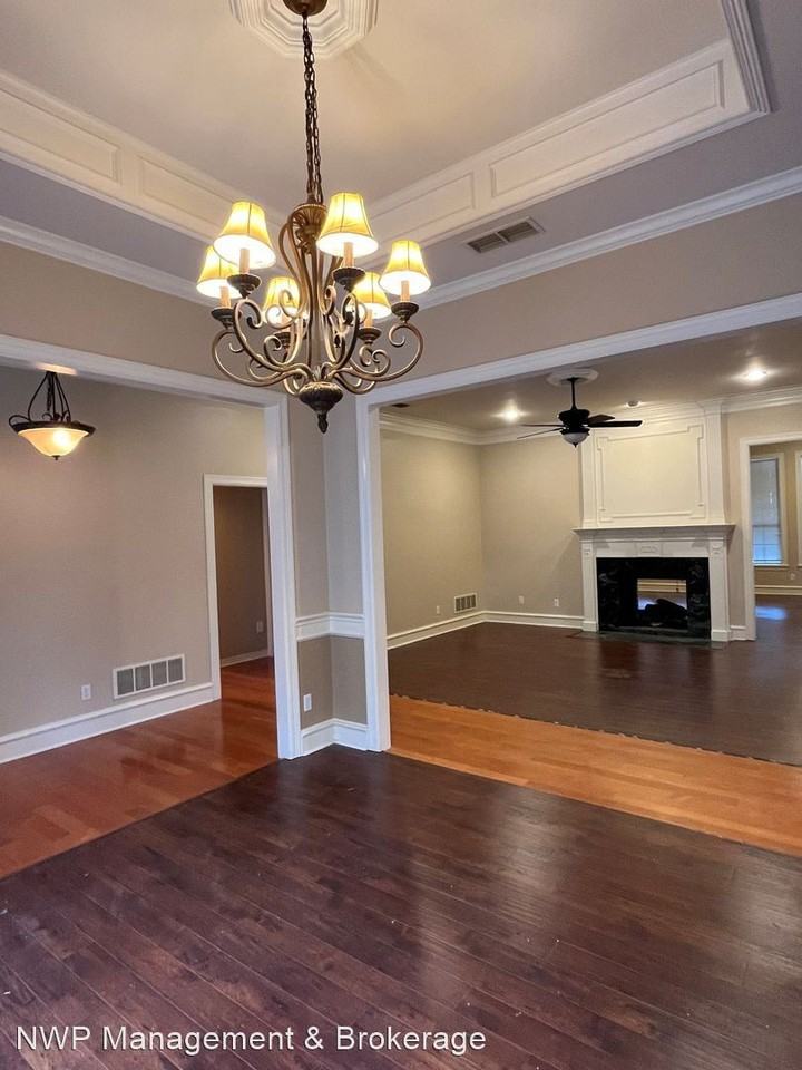 3412 Pebblebrook Dr - Photo 3 of 16