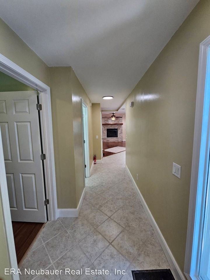 1325 Capri Dr - Photo 3 of 24