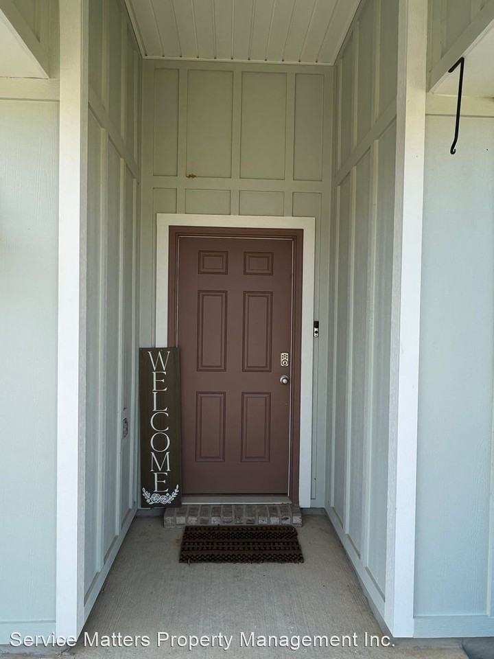 5781 Danbury Blvd - Photo 3 of 39