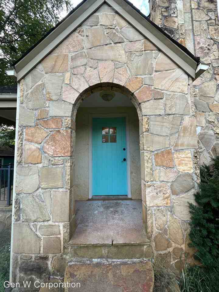 2414 Fair Dr - Photo 2 of 30