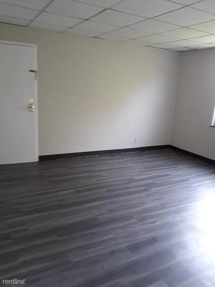 8 Bradley Ave #11 - Photo 3 of 5