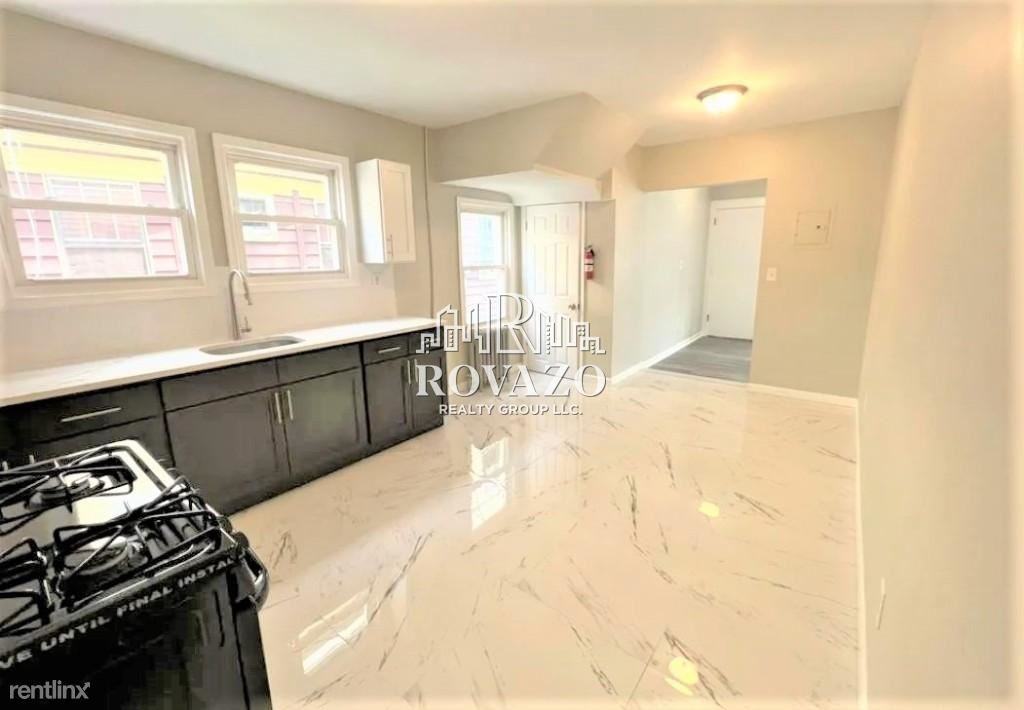 229 Alexander St - Photo 2 of 8