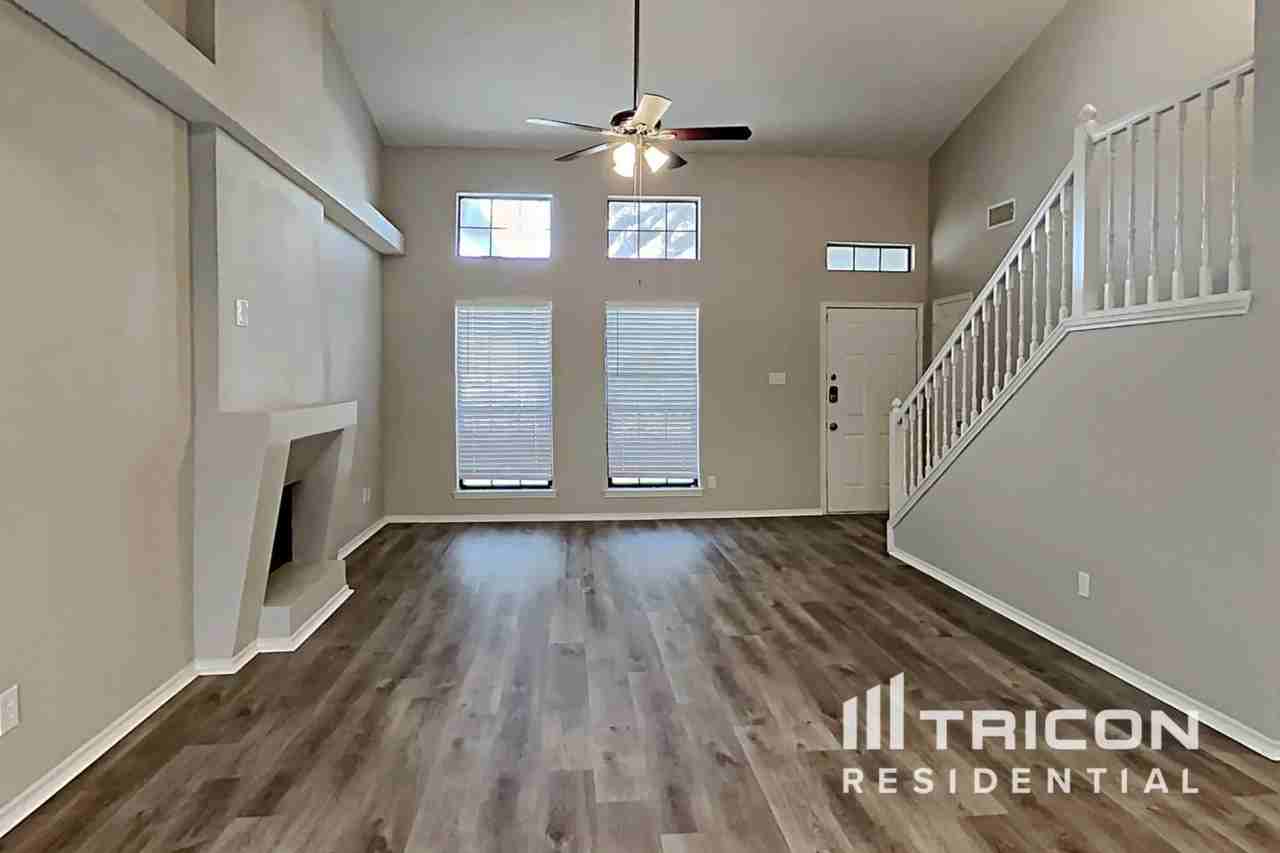 837 Globe Ave - Photo 3 of 19