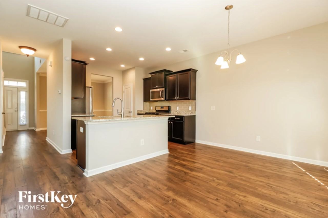 448 Foxbank Plantation Blvd - Photo 3 of 14