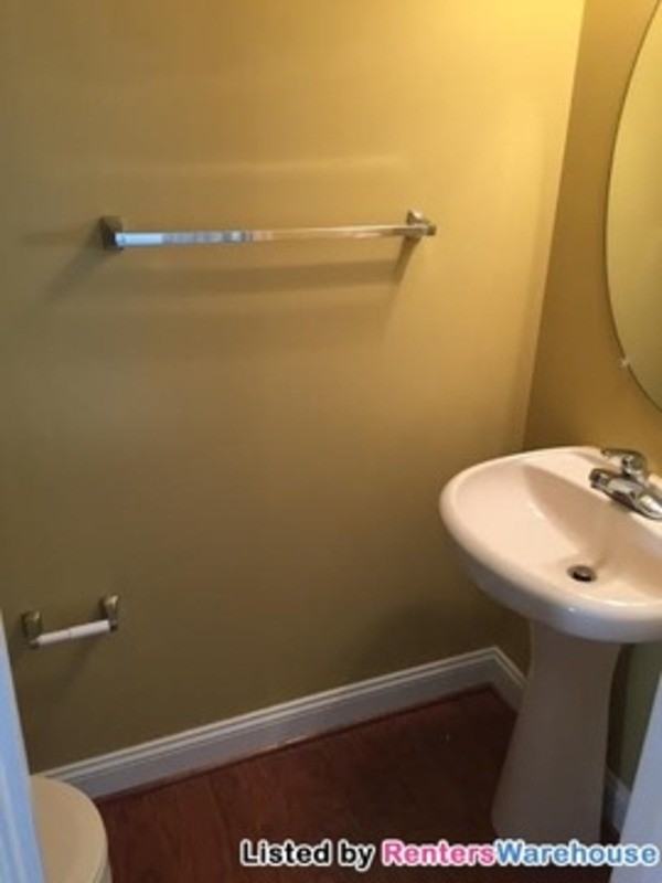 402 Callander Way - Photo 3 of 32