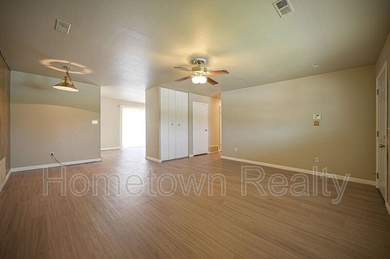 4013 Nw 50th St - Photo 3 of 20
