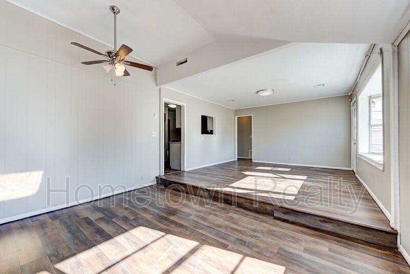 7105 Nw 43rd St - Photo 5 of 24