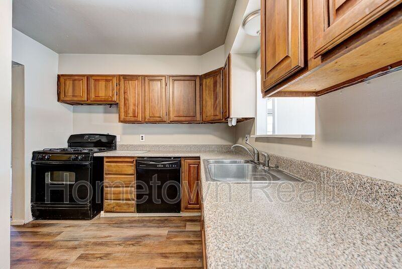 7105 Nw 43rd St - Photo 7 of 24