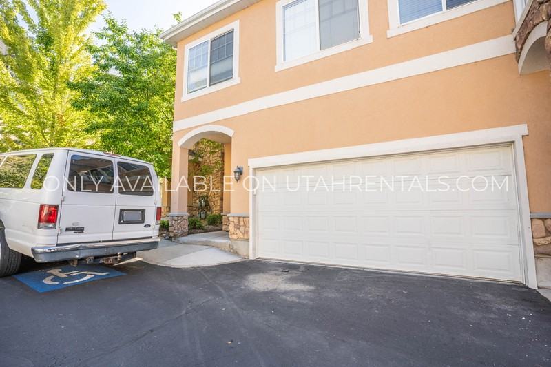 1061 Canyon Meadow Dr #2 - Photo 3 of 28