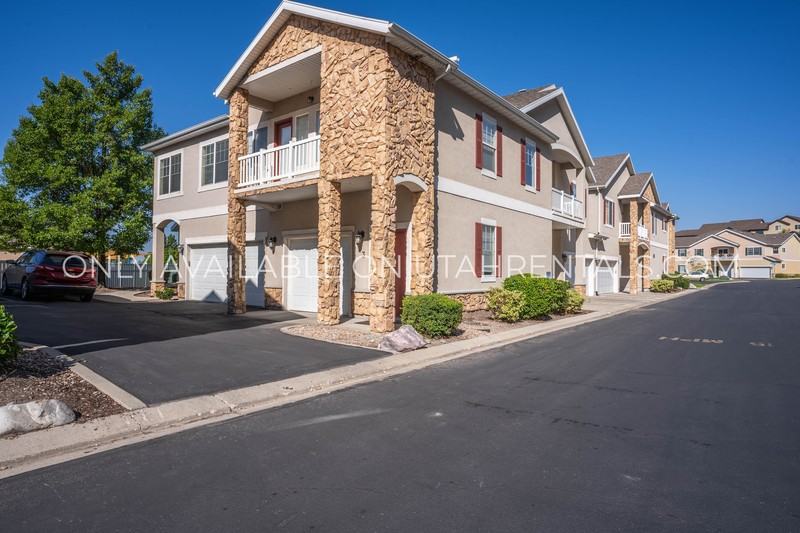 1052 Canyon Meadow Dr #3 - Photo 2 of 28